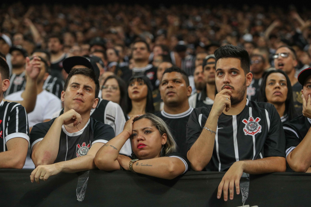 Torcedores de Corinthians e Palmeiras sofrem com aumento de cambistas nos estádios: ‘Cada vez pior’
