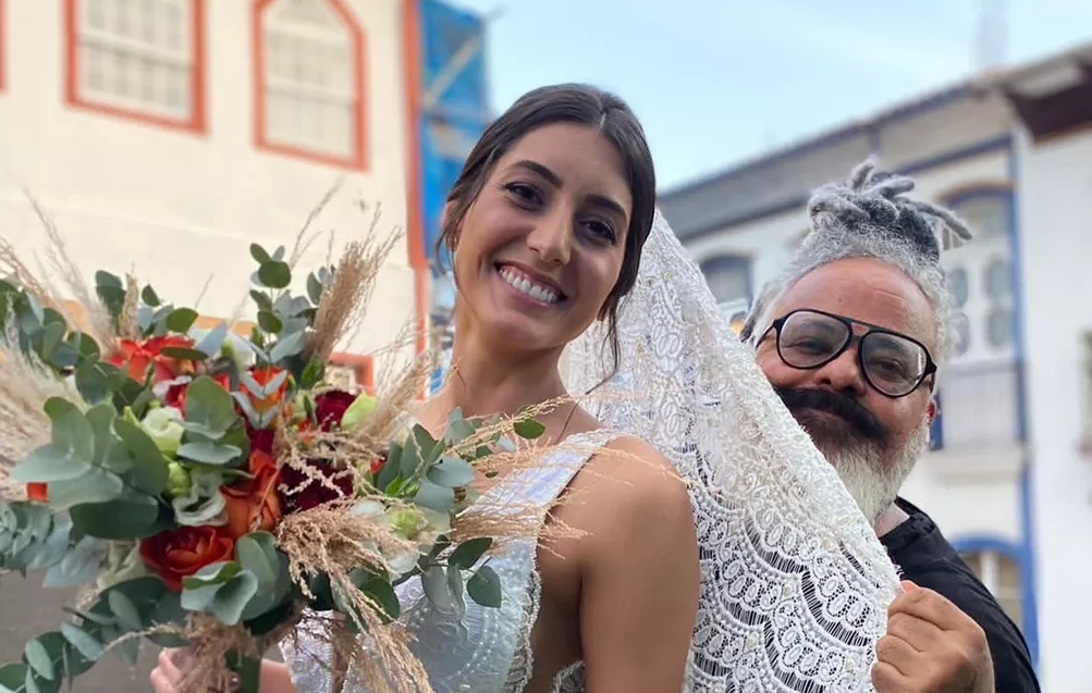 Noiva é ‘salva’ por estilista e é aplaudida a caminho de igreja em Minas Gerais