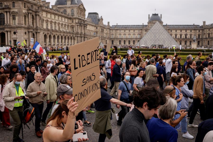 França tem novos protestos contra exigência de passaporte sanitário da Covid-19 para atividades