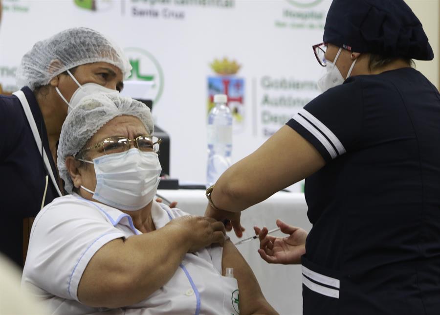 Presidente da Bolívia anuncia vacinação contra a Covid-19 na fronteira com o Brasil