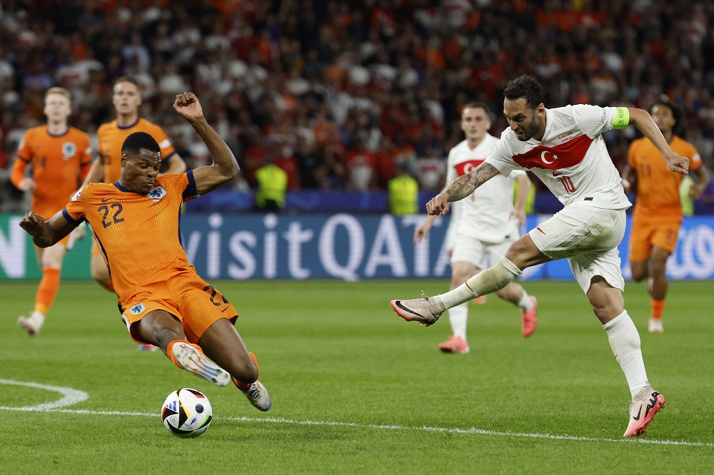 Holanda vira contra a Turquia e conquista última vaga das semis da Eurocopa 