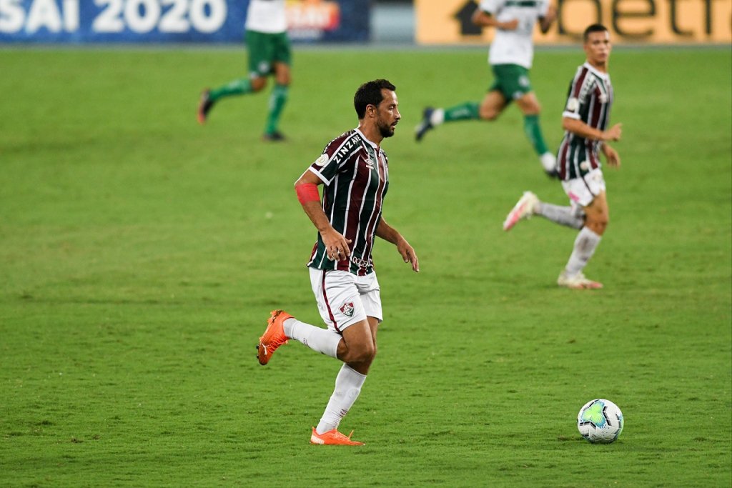 Incrível: Nenê quase faz gol histórico em vitória do Fluminense; assista