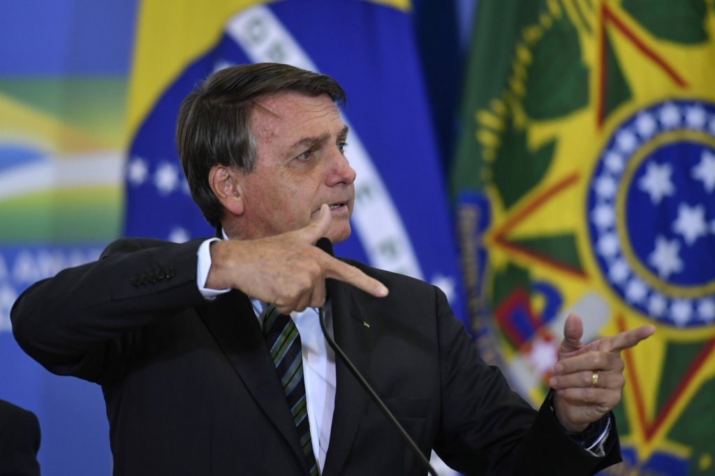 Um dia após pesquisas, Bolsonaro chama Lula de ‘ladrão de nove dedos’