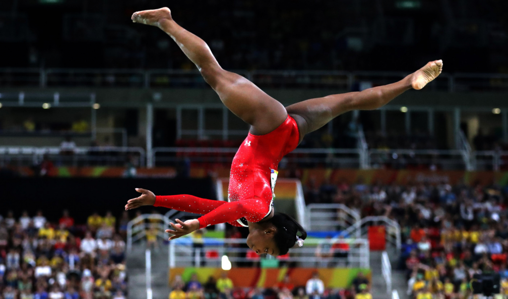 Fora desde as Olimpíadas de Tóquio, Simone Biles anuncia volta às competições de ginástica 