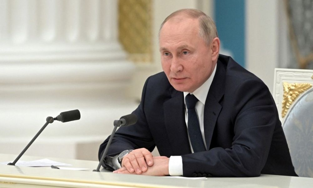 Putin assina decreto que proíbe a transferência de moeda estrangeira ao exterior