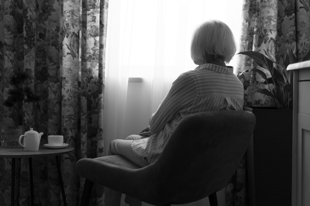 ‘Fui perdendo minha mãe aos poucos, morrendo um pouco a cada dia’; veja relatos sobre o luto de familiares de pessoas com demência