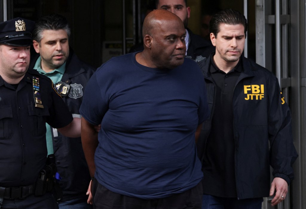 Homem que iniciou tiroteio no metrô de Nova York é indiciado por terrorismo