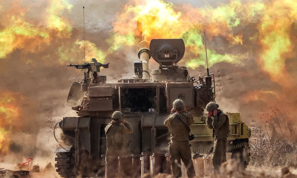 Israel intensifica bombardeios em Gaza e se prepara para lutar em duas frentes