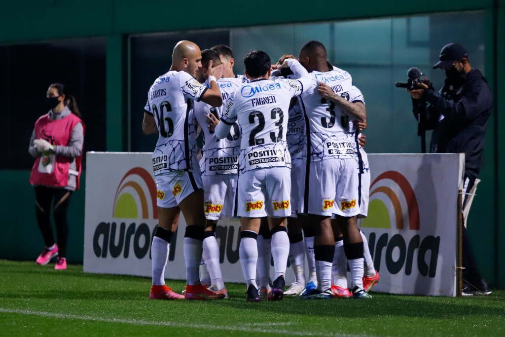 Fora de casa, Corinthians vence a Chapecoense por 1 a 0