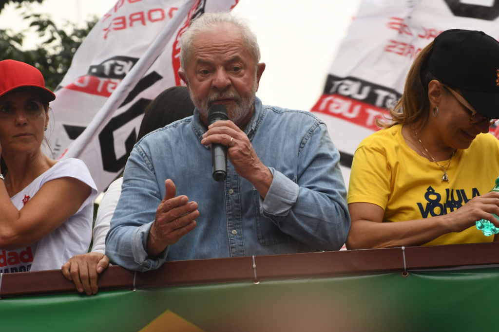 Lula diz esperar transição ‘tranquila’ se vencer Bolsonaro no domingo
