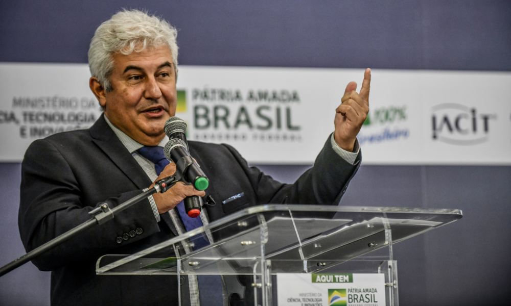 Ministro diz que Brasil estará preparado para produção independente de vacinas em 2022