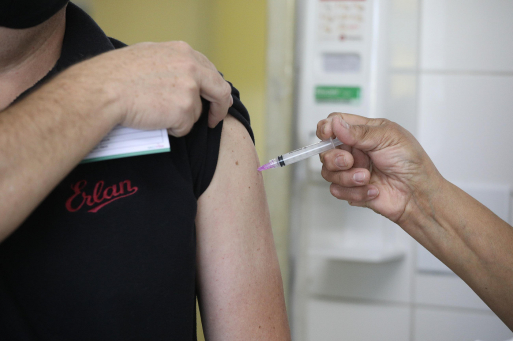53% da população adulta de São Paulo já recebeu ao menos uma dose da vacina contra a Covid-19, diz Doria