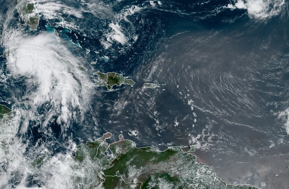 Furacão Ida atinge sul de Cuba e pode chegar aos EUA no domingo