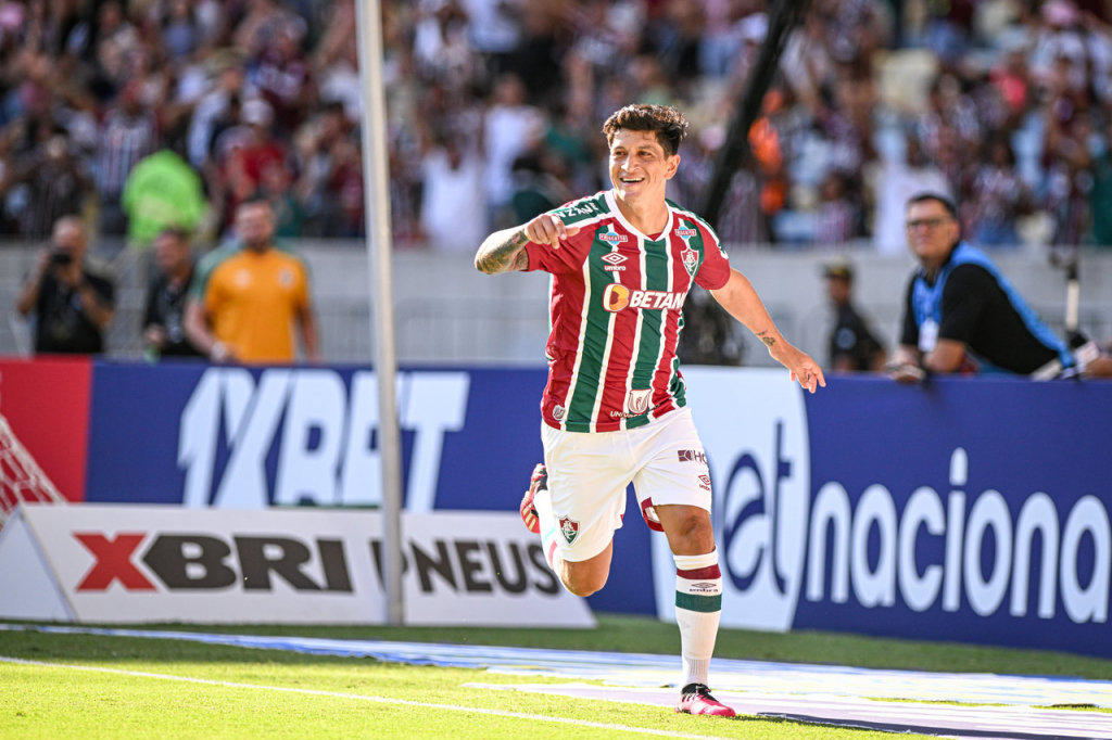 Cano marca 4 gols, Fluminense goleia o Volta Redonda por 7 a 0 e se garante na final do Carioca
