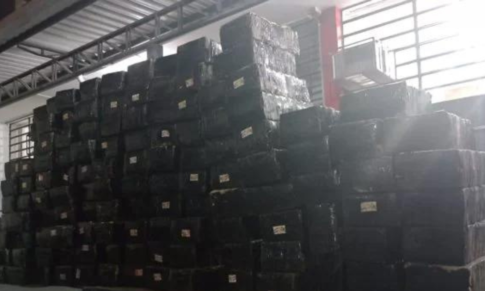 PM Rodoviária apreende mais de 2 toneladas de maconha em carreta no interior de SP