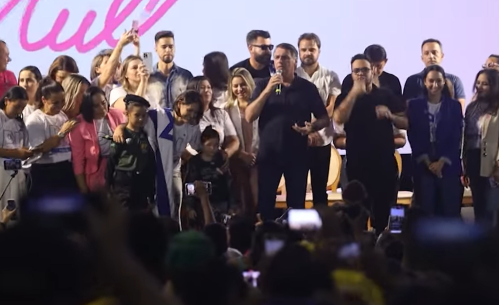 Bolsonaro exibe bandeira de Israel, diz que Brasil tem que ‘se preparar para tudo’ e critica petistas