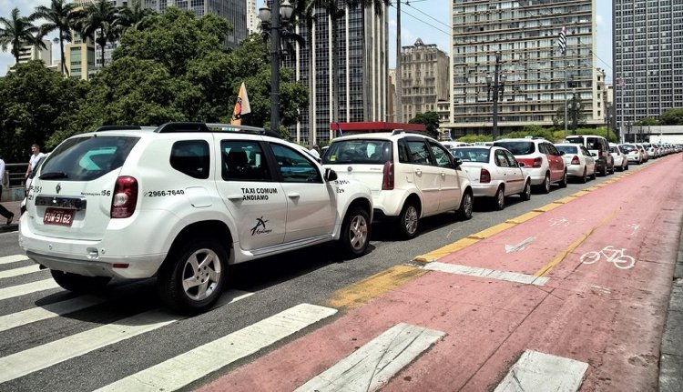 Aumento de 22% nos preços das corridas de táxi surpreende passageiros