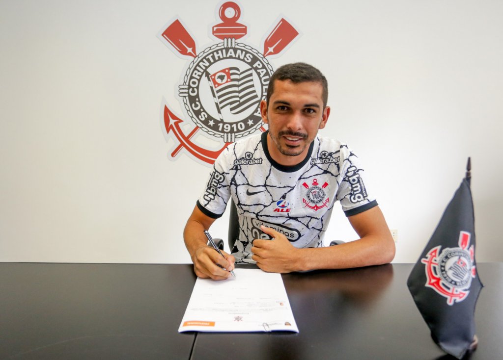 Corinthians anuncia contratação do lateral-esquerdo Bruno Melo, do Fortaleza