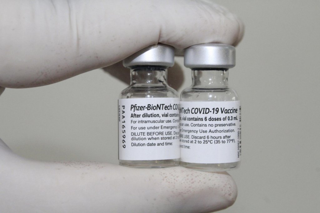 Anvisa aumenta tempo de armazenamento da vacina da Pfizer de 5 para 31 dias