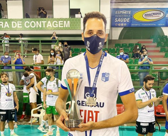 Minas Tênis Clube afasta Maurício Souza do time de vôlei por comentários homofóbicos