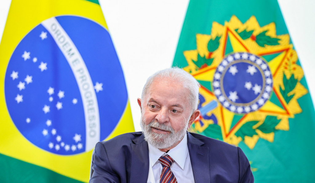 Lula retorna a Brasília e permanecerá no Alvorada nesta segunda