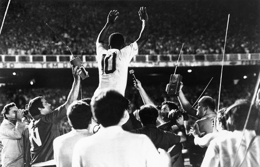 Tricampeão mundial, ídolo, ministro e astro de filme: confira a vida e a obra de Pelé em imagens